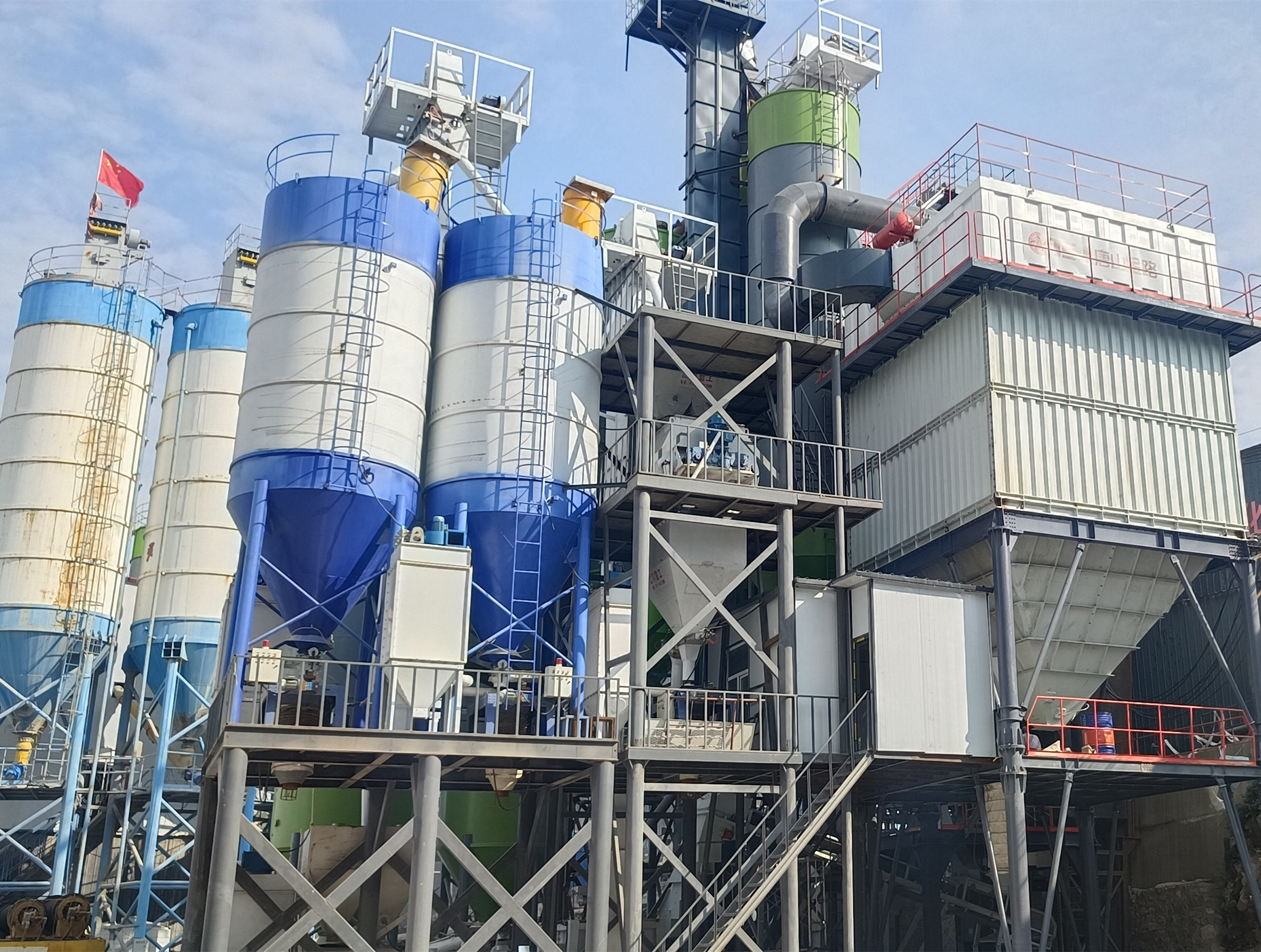 機(jī)制砂成建筑用砂主要來源，唐山金路制砂樓提供高標(biāo)準(zhǔn)機(jī)制砂生產(chǎn)設(shè)備